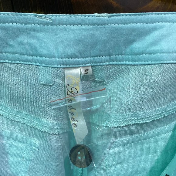 Mint Lightweight shorts, Size Small - Picture 5 of 6